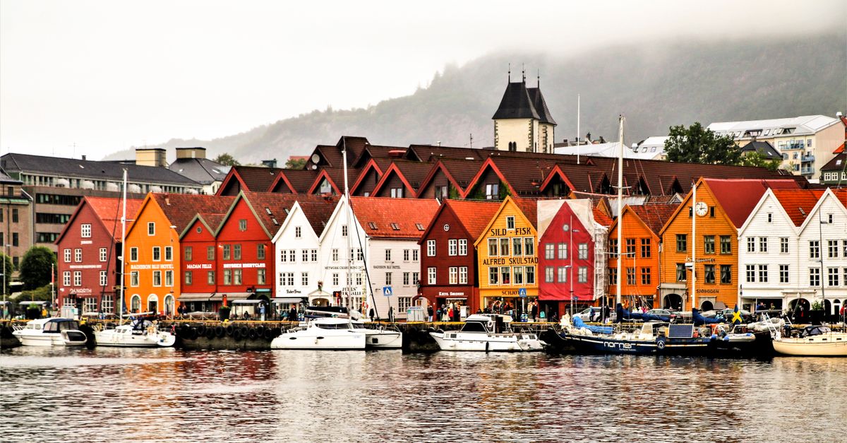 Charming waterfront of Bergen showcasing vibrant historic buildings and boats.