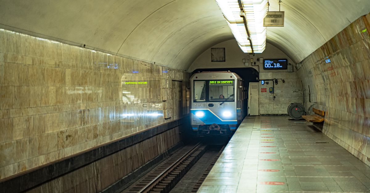A subway train approaches a Moscow metro station platform, capturing urban transit dynamics.